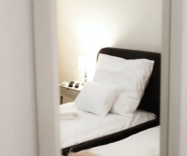 Center - Weidlich Palace - *